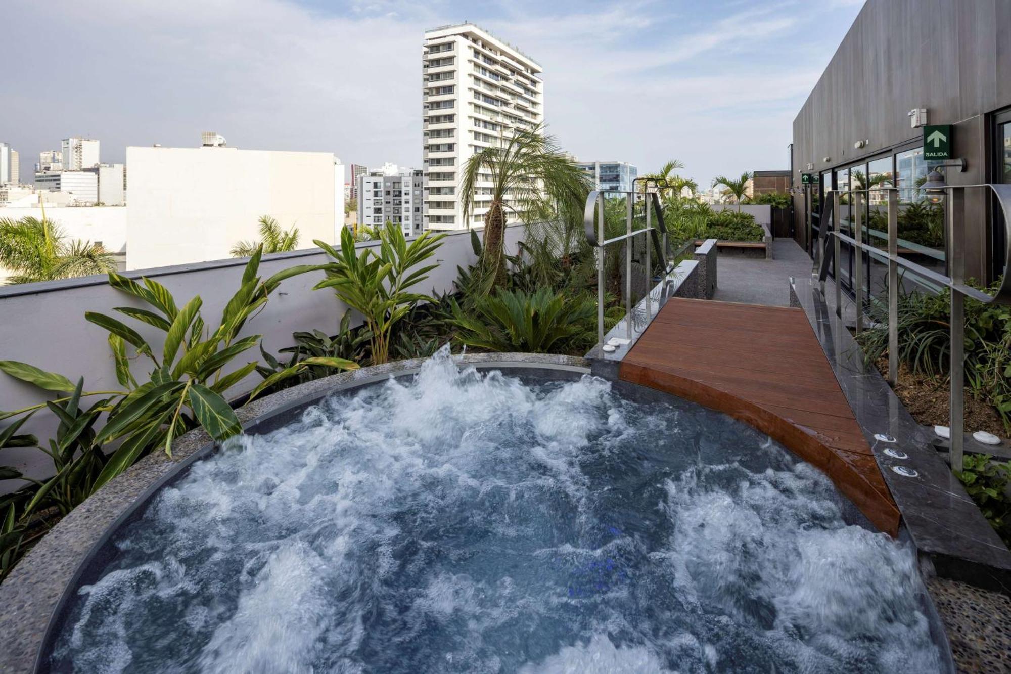 Hotel Doubletree By Hilton Lima San Isidro Esterno foto