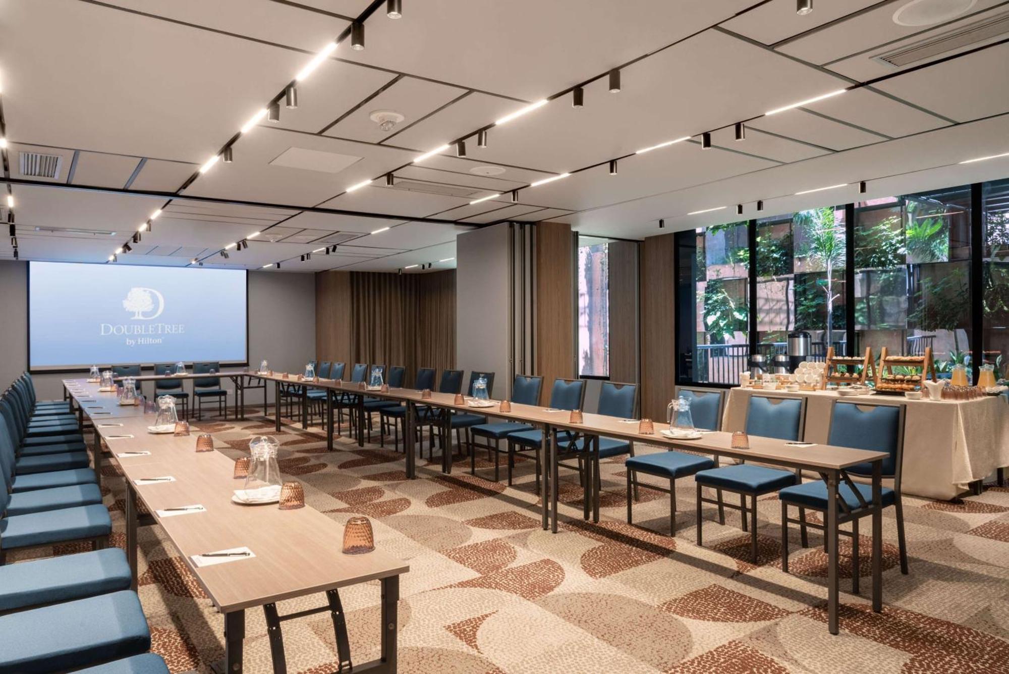 Hotel Doubletree By Hilton Lima San Isidro Esterno foto